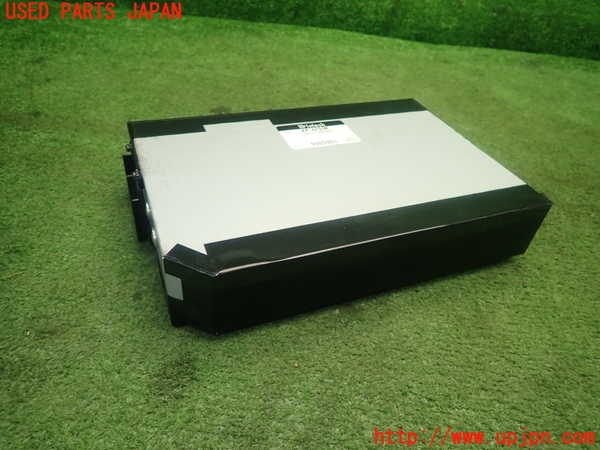 5UPJ-21366525]レガシィ ワゴン(BP5)アンプ 中古_m0003.jpg