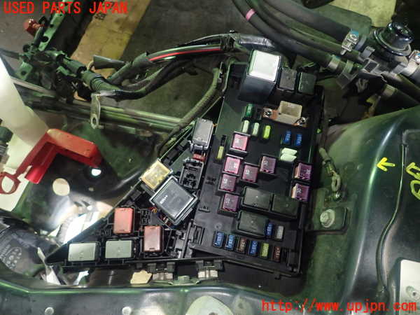 5UPJ-21366741]レガシィ ワゴン(BP5)ヒューズボックス1 中古_m0002.jpg
