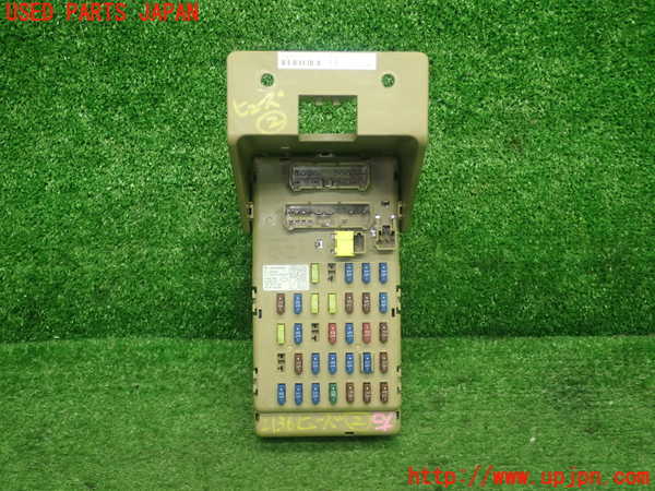 5UPJ-21366742]レガシィ ワゴン(BP5)ヒューズボックス2 中古_m0001.jpg