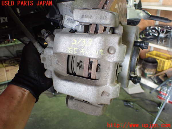 5UPJ-21384080]BMW 118d(1S20 F20)右フロントキャリパー 中古_m0001.jpg
