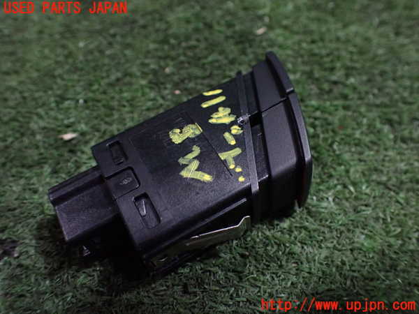 5UPJ-21386290]BMW 118d(1S20 F20)ハザードスイッチ 中古_m0003.jpg