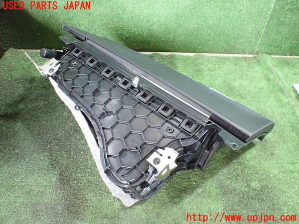 5UPJ-21387516]BMW 118d(1S20 F20)グローブボックス1 中古_m0004.jpg