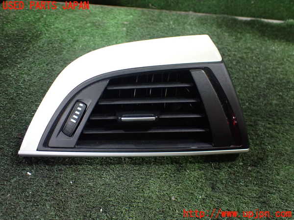 5UPJ-21387526]BMW 118d(1S20 F20)エアコン吹き出し口1 (右) 中古_m0001.jpg