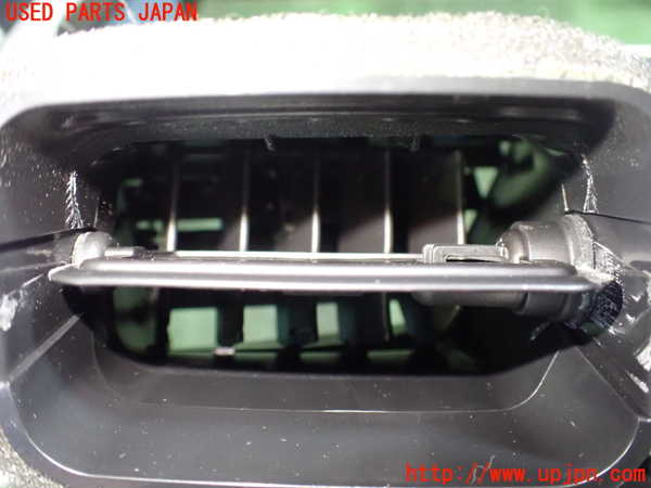 5UPJ-21387527]BMW 118d(1S20 F20)エアコン吹き出し口2 (左) 中古_m0005.jpg