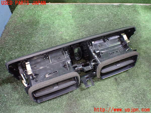 5UPJ-21387528]BMW 118d(1S20 F20)エアコン吹き出し口3 (真中) 中古_m0004.jpg