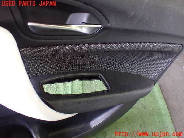 5UPJ-21381234]BMW 118d(1S20 F20)右前ドア内張り 中古_m0002.jpg