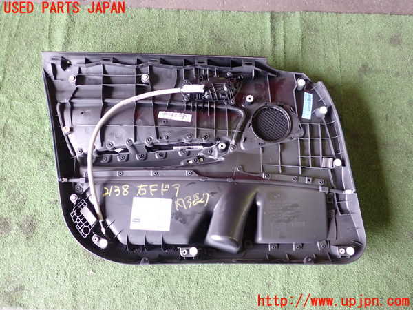 5UPJ-21381234]BMW 118d(1S20 F20)右前ドア内張り 中古_m0005.jpg