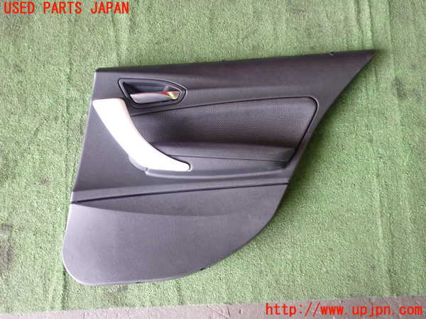 1UPJ-21381294]BMW 118d(1S20 F20)右後ドア内張り 中古_m0001.jpg
