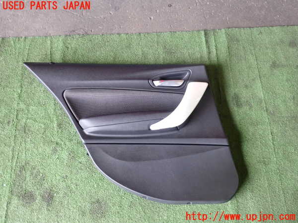 5UPJ-21381324]BMW 118d(1S20 F20)左後ドア内張り 中古_m0001.jpg