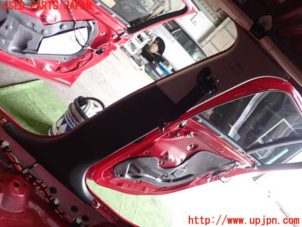5UPJ-21387665]BMW 118d(1S20 F20)右センターピラートリム 中古_m0001.jpg