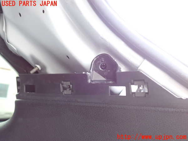 5UPJ-21397675]ポルシェ・カイエン S ハイブリッド(92ACGE)右リアピラートリム 中古_m0003.jpg