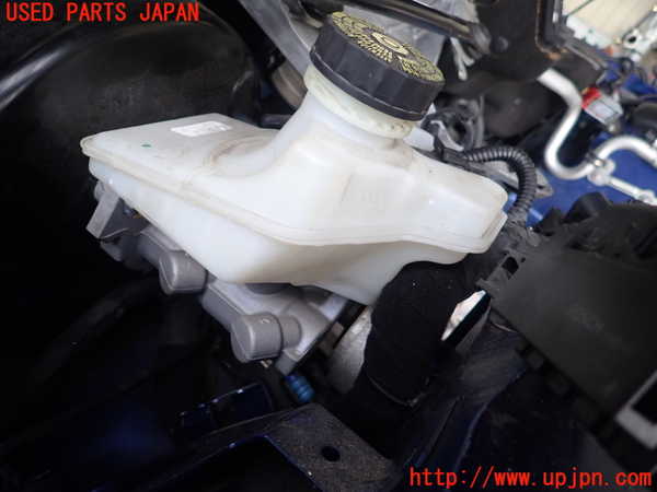 5UPJ-21424050]マセラティ・ギブリ(MG30B)ブレーキマスターシリンダー 中古_m0001.jpg