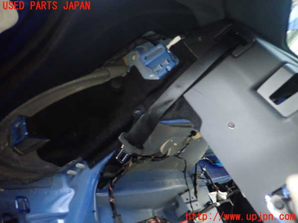 5UPJ-21427155]マセラティ・ギブリ(MG30B)右2列目シートベルト 中古_m0001.jpg