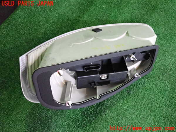 5UPJ-21451536]ポルシェ・ボクスター(98665)左テールランプ 中古 986.631.404.03_m0002.jpg