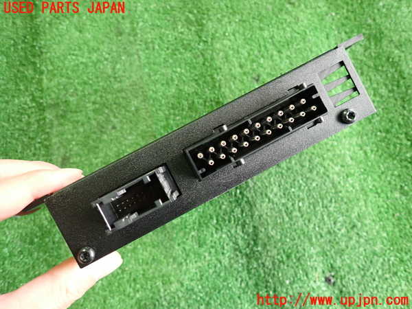 5UPJ-21456525]ポルシェ・ボクスター(98665)アンプ 中古 986.645.323.00_m0003.jpg