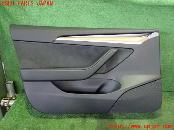 5UPJ-21471264]テスラ・モデル 3(3L13T)左前ドア内張り 中古_m0001.jpg