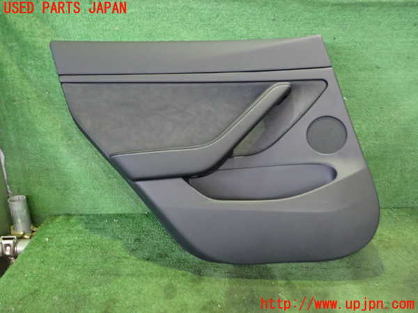 5UPJ-21471324]テスラ・モデル 3(3L13T)左後ドア内張り 中古_m0001.jpg