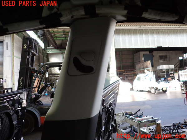 2UPJ-21477665]テスラ・モデル 3(3L13T)右センターピラートリム 中古_m0002.jpg