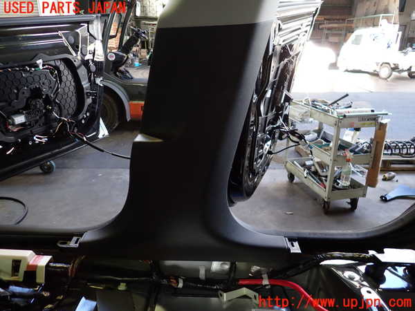 2UPJ-21477665]テスラ・モデル 3(3L13T)右センターピラートリム 中古_m0003.jpg
