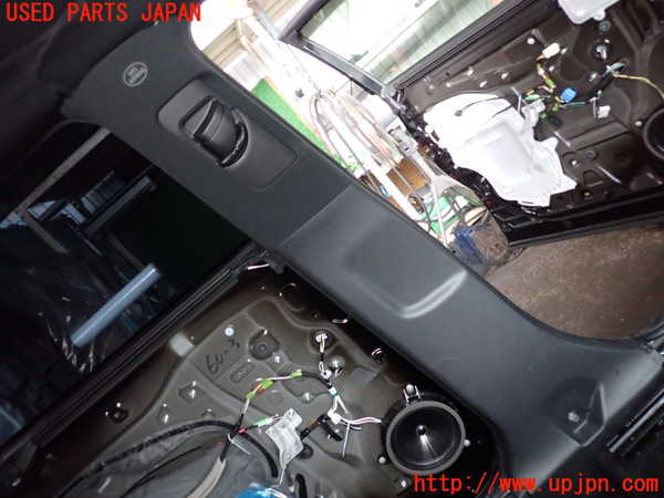 2UPJ-21487670]ハリアー ハイブリッド(AXUH80)左センターピラートリム 中古_m0001.jpg