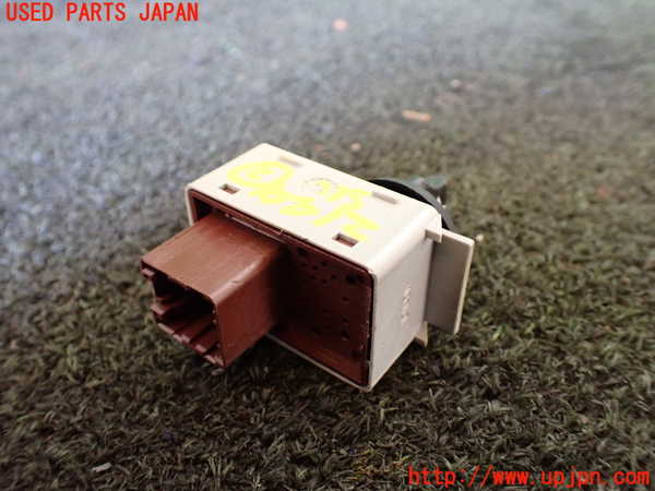 5UPJ-21496308]マセラティ・グラントゥーリズモ(MGT)スイッチ3 (ステアリング調整) 中古_m0002.jpg