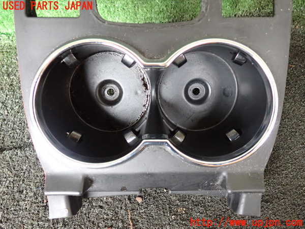5UPJ-21497810]マセラティ・グラントゥーリズモ(MGT)ドリンクホルダー 中古_m0002.jpg