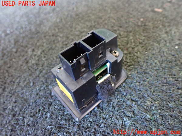 5UPJ-21497693]マセラティ・グラントゥーリズモ(MGT)内装トリム類3 中古_m0002.jpg