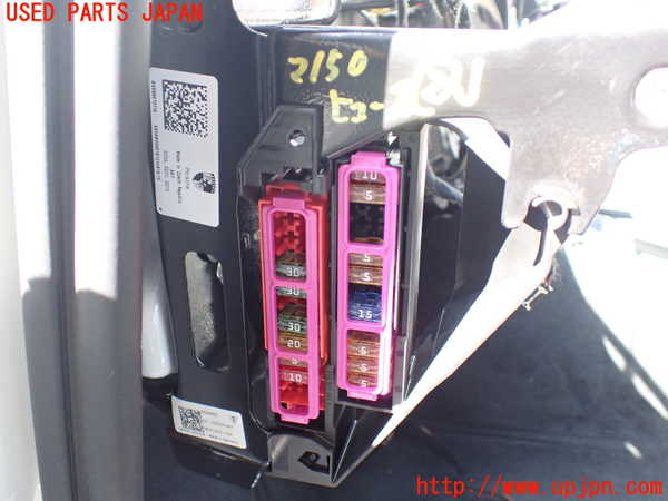 5UPJ-21506742]ポルシェ・マカン ターボ(95BCTL)ヒューズボックス2 中古_m0001.jpg
