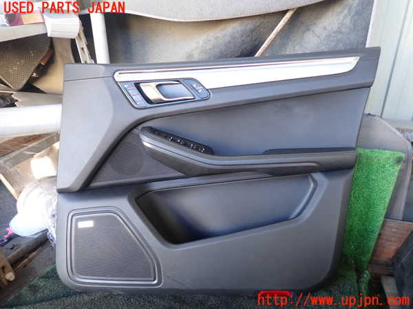 5UPJ-21501234]ポルシェ・マカン ターボ(95BCTL)右前ドア内張り 中古_m0001.jpg