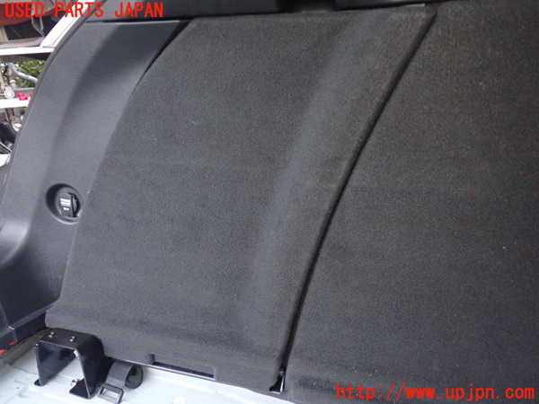 5UPJ-21507680]ポルシェ・マカン ターボ(95BCTL)左リアピラートリム 中古_m0003.jpg