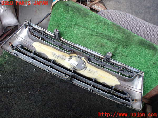 1UPJ-21511050]ハイラックスサーフ(RZN185W)ラジエターグリル 中古_m0004.jpg