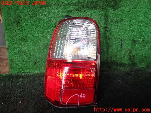 5UPJ-21511536]ハイラックスサーフ(RZN185W)左テールランプ 中古_m0001.jpg