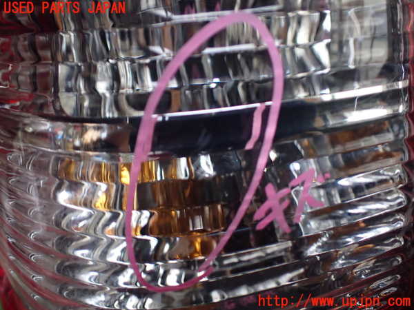 5UPJ-21511536]ハイラックスサーフ(RZN185W)左テールランプ 中古_m0002.jpg