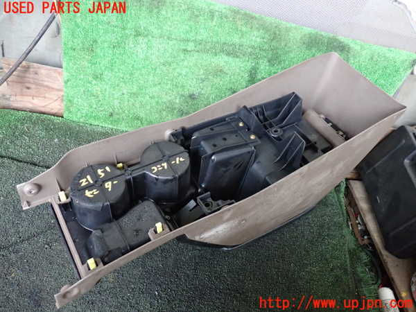 5UPJ-21517540]ハイラックスサーフ(RZN185W)センターコンソール 中古_m0004.jpg