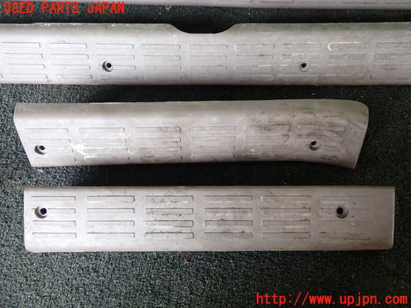 5UPJ-21517740]ハイラックスサーフ(RZN185W)スカッフプレート 中古_m0002.jpg