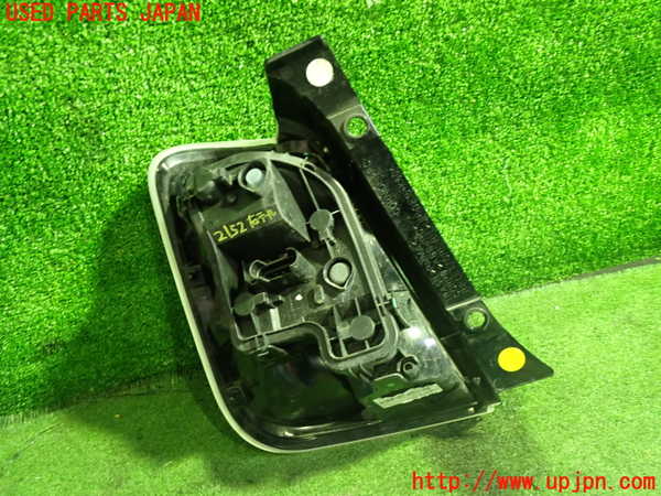 5UPJ-21521530]アバルト・595(312141)右テールランプ 中古_m0004.jpg