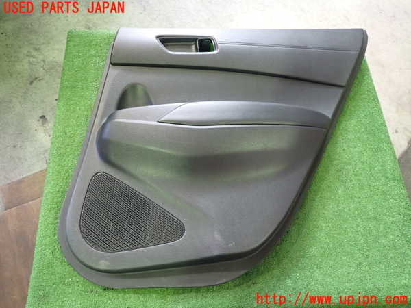 2UPJ-21531294]カローラ クロス ハイブリッド(ZVG11)右後ドア内張り 中古_m0001.jpg