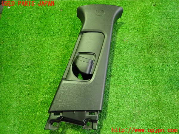 2UPJ-21537665]カローラ クロス ハイブリッド(ZVG11)右センターピラートリム 中古_m0001.jpg