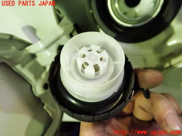 2UPJ-21541690]プリウスα(ZVW41W)フューエルリッド 中古_m0003.jpg