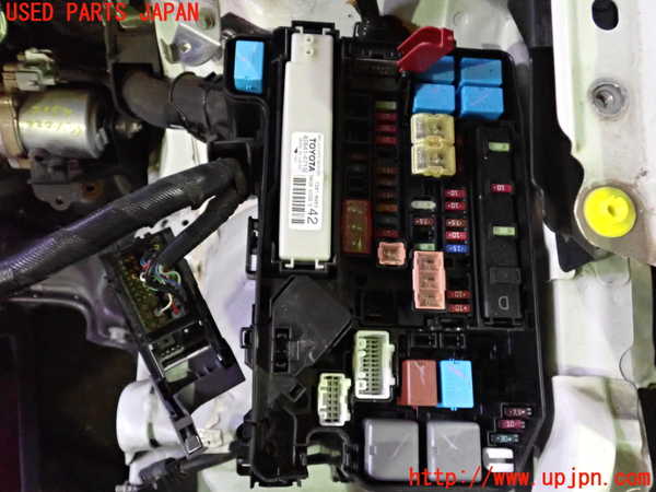2UPJ-21546741]プリウスα(ZVW41W)ヒューズボックス1 中古_m0003.jpg