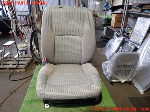 2UPJ-21577065]ハイラックスサーフ(TRN215W)助手席シート 中古_m0001.jpg