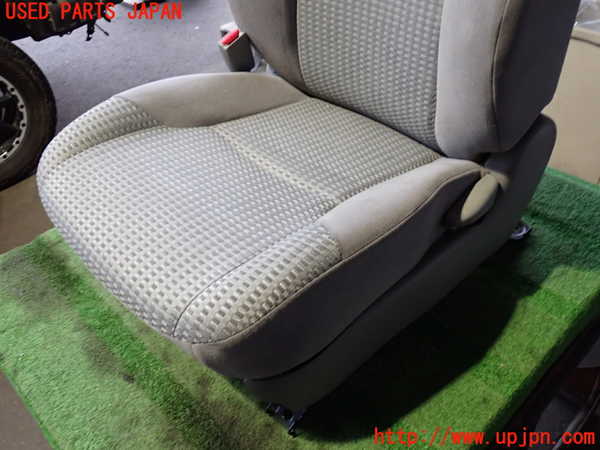 2UPJ-21577065]ハイラックスサーフ(TRN215W)助手席シート 中古_m0002.jpg