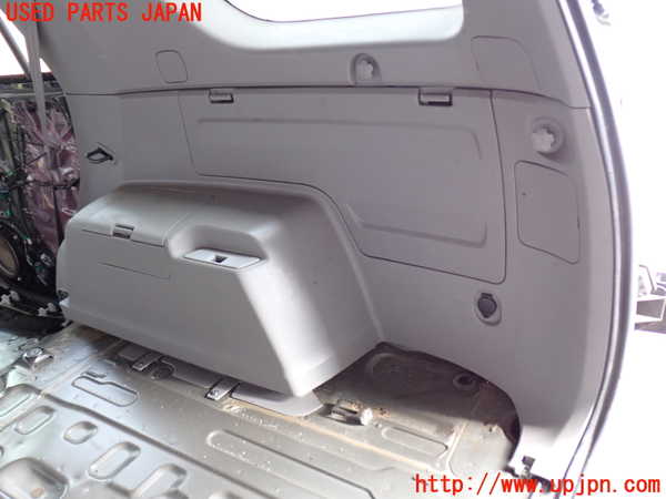 2UPJ-21577675]ハイラックスサーフ(TRN215W)右リアピラートリム 中古_m0002.jpg