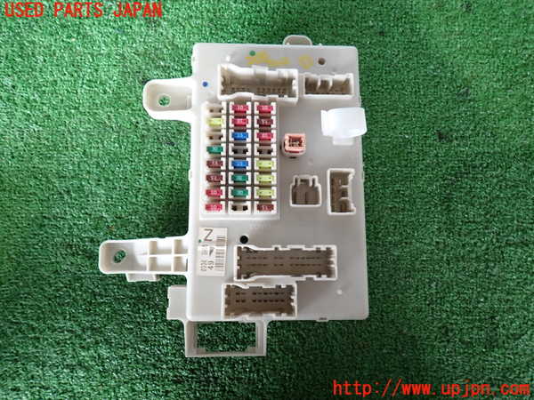 2UPJ-21586741]ハイラックスサーフ(TRN215W)ヒューズボックス1 中古_m0001.jpg