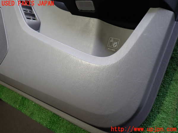 2UPJ-21581234]ハイラックスサーフ(TRN215W)右前ドア内張り 中古_m0002.jpg