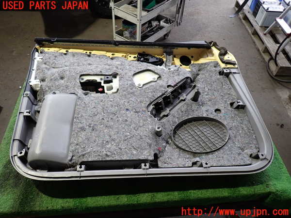 2UPJ-21581234]ハイラックスサーフ(TRN215W)右前ドア内張り 中古_m0004.jpg
