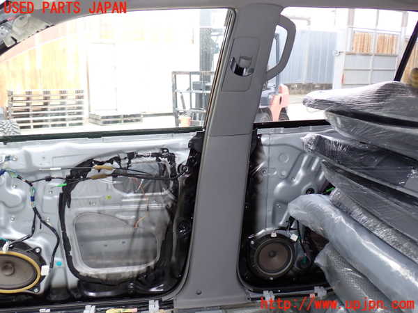 2UPJ-21587665]ハイラックスサーフ(TRN215W)右センターピラートリム 中古_m0001.jpg