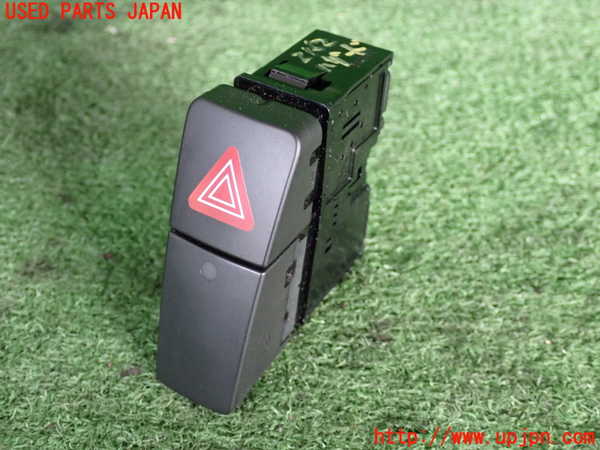 5UPJ-21626290]スイフトスポーツ(ZC33S)ハザードスイッチ 中古_m0001.jpg