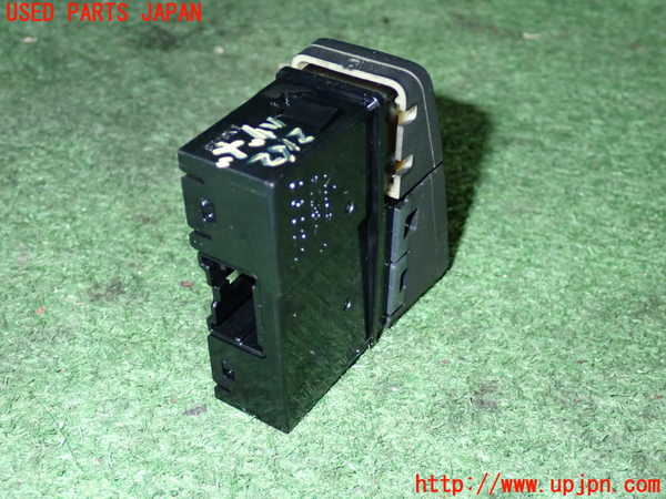 5UPJ-21626290]スイフトスポーツ(ZC33S)ハザードスイッチ 中古_m0002.jpg