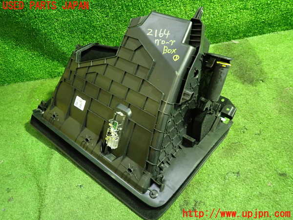 5UPJ-21647516]プジョー・408(P54HN05)グローブボックス1 中古_m0003.jpg